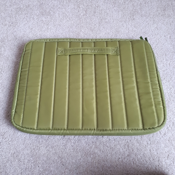 LUG / Padded Quilted Laptop Case with Zipper - Green - Picture 2 of 7